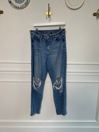 Distressed Boyfriend Jeans - Magnolia & Pine